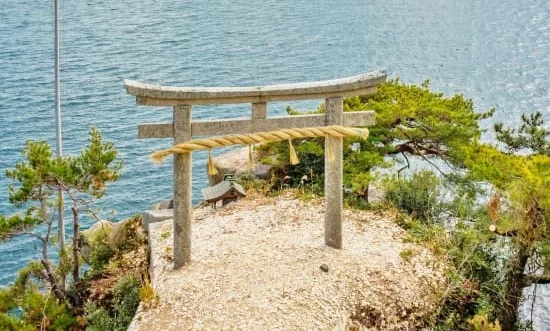竹生島：漂浮在琵琶湖中的神靈島嶼